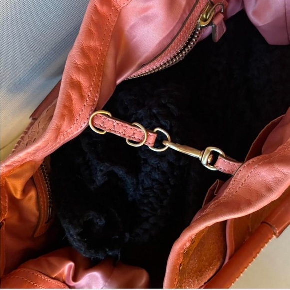 Elegant Orange Leather Handbag - Picture 4 of 6